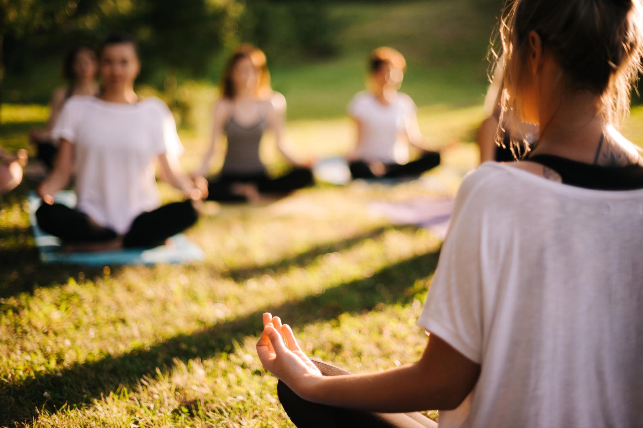 Gemeinsame Meditation im Freien